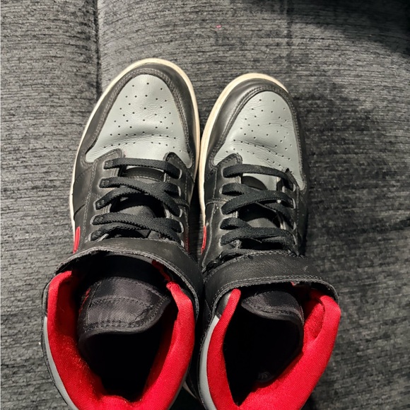 Nike Men's Black and Red Sneakers - Picture 4 of 4